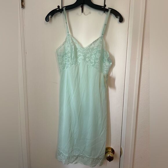 Vanity Fair Green Chemise with Lace Trim - Picture 1 of 4
